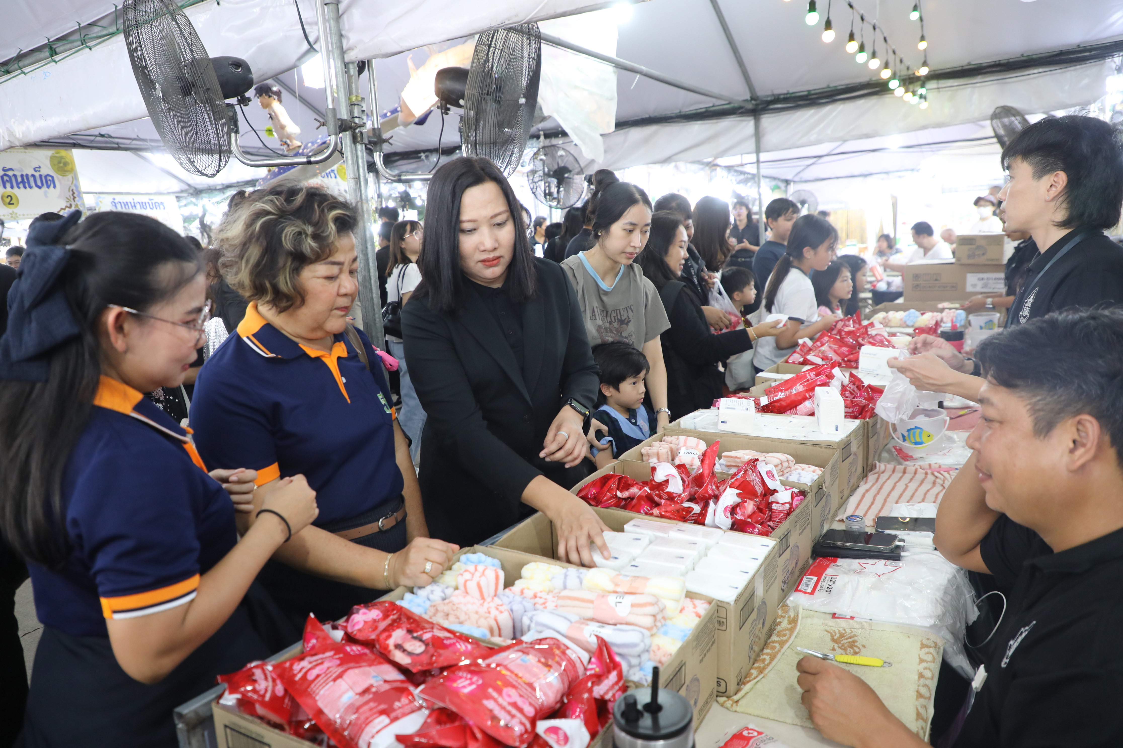 title - ส.ป.ก. ร่วมออกร้าน ภายในบูธกระทรวงเกษตรและสหกรณ์ งานกาชาด ประจำปี 2568